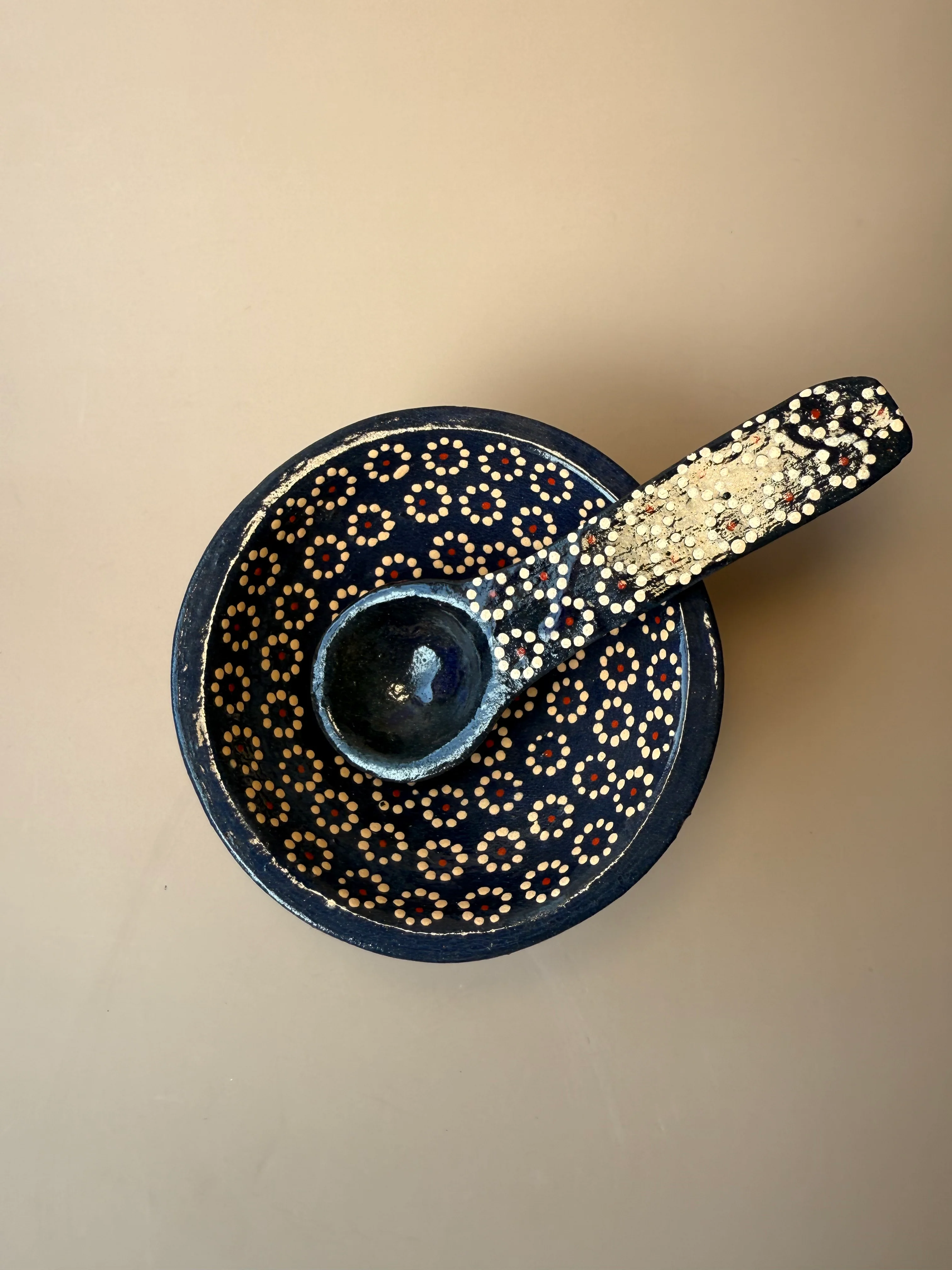 Capulineado Clay Molcajete Bowl With Spoon - Salsera Molcajete - Image 5