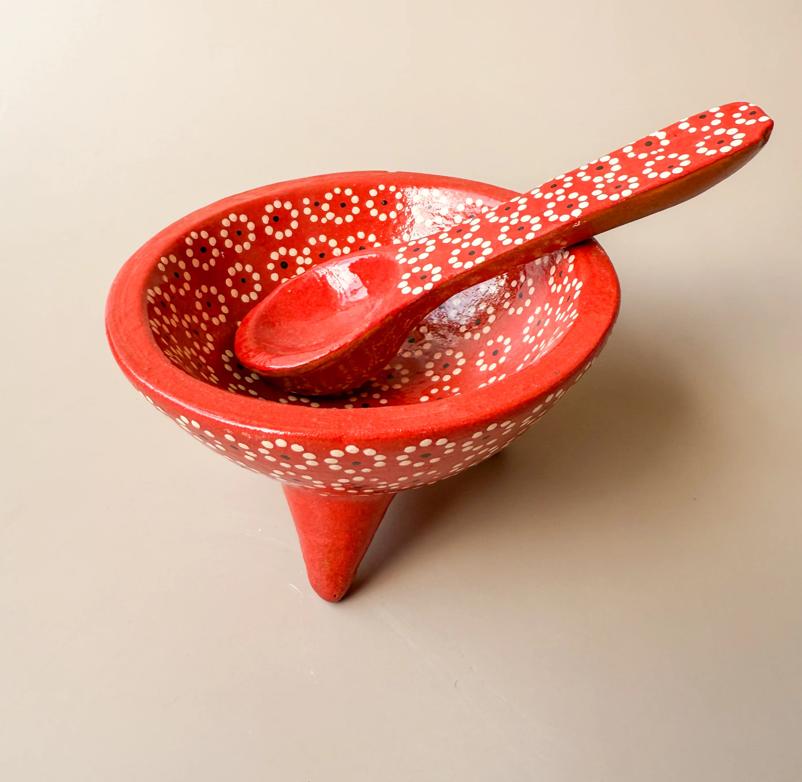Capulineado Clay Molcajete Bowl With Spoon - Salsera Molcajete - Image 9