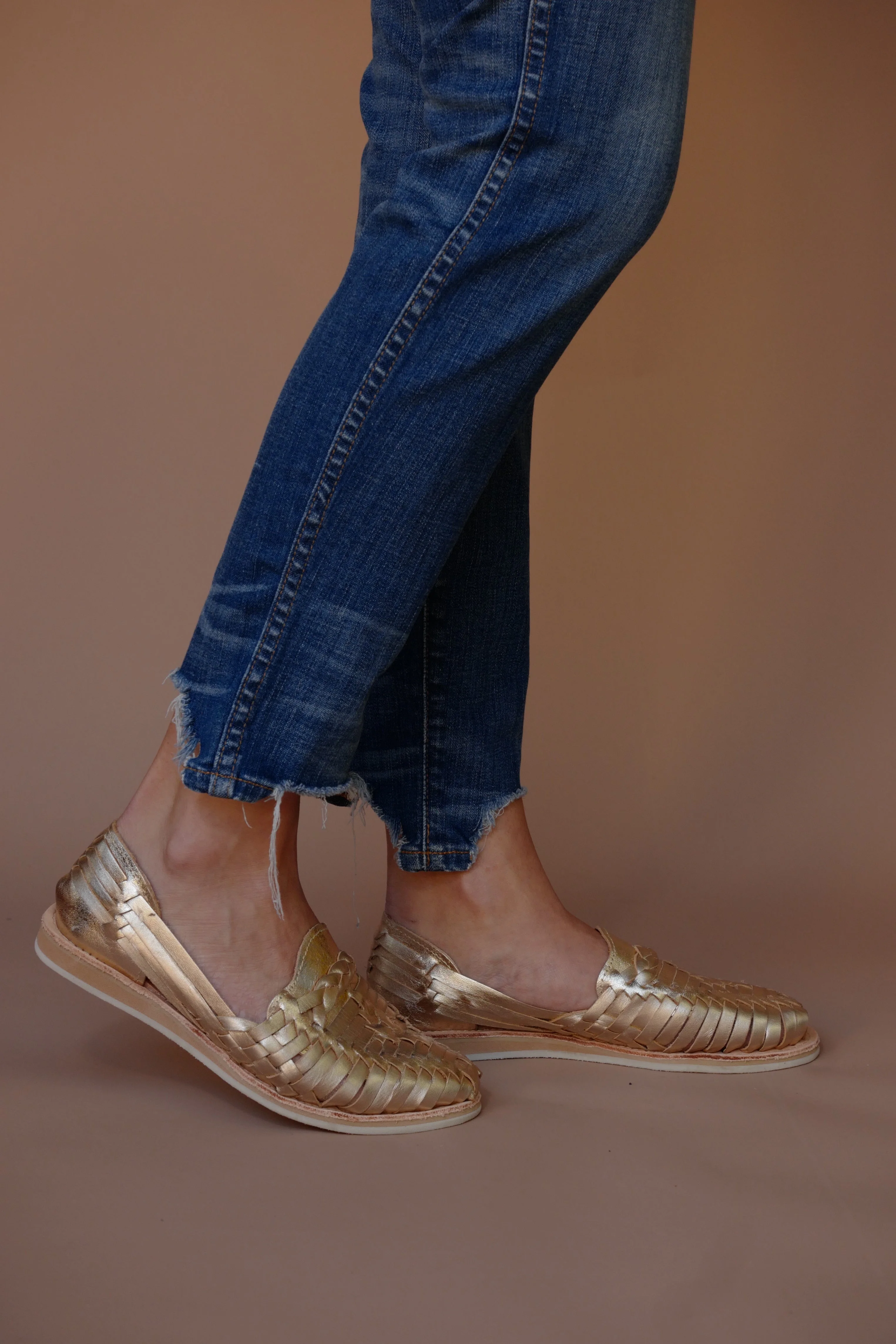 GOLD LEATHER HUARACHE - Image 4