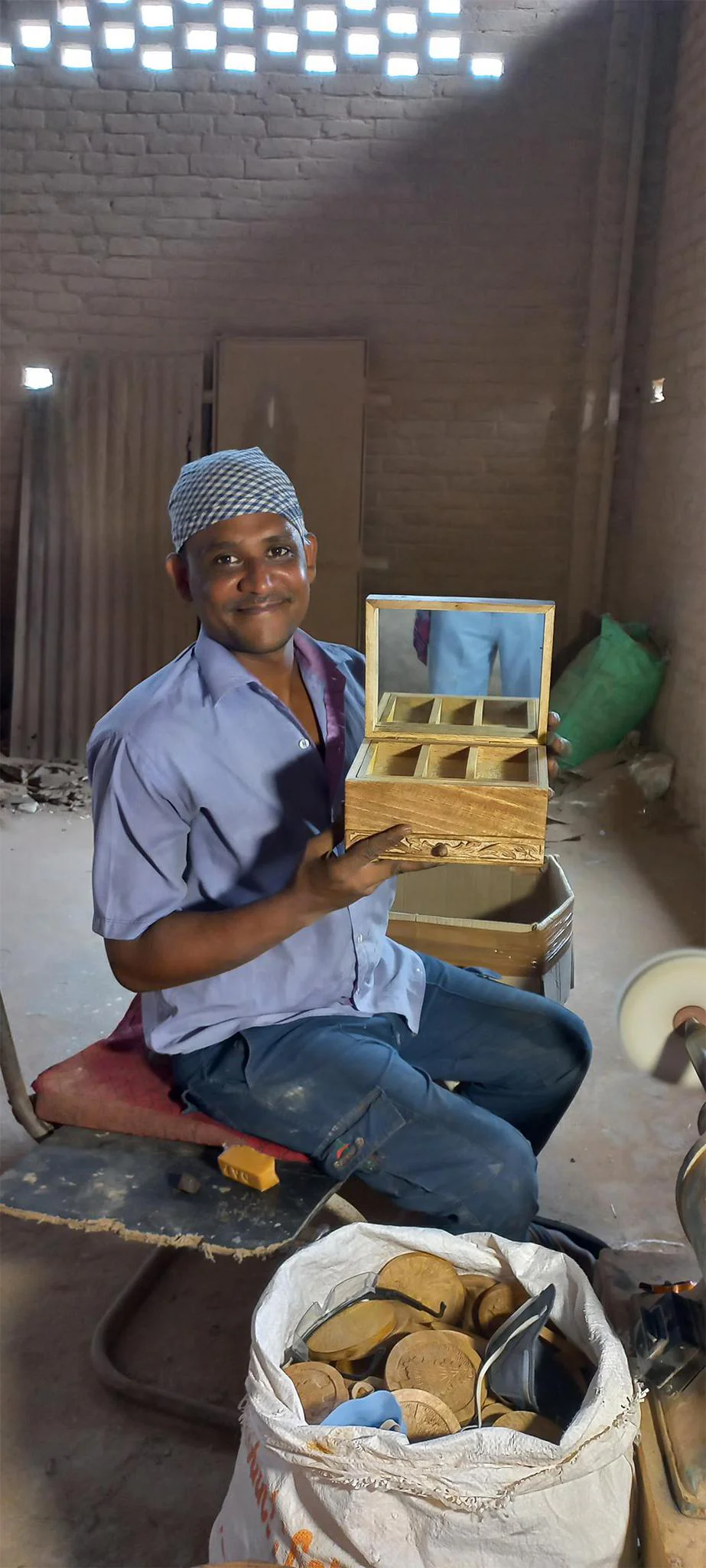 Hand-carved Mango Wood Jewelry Box - Image 8