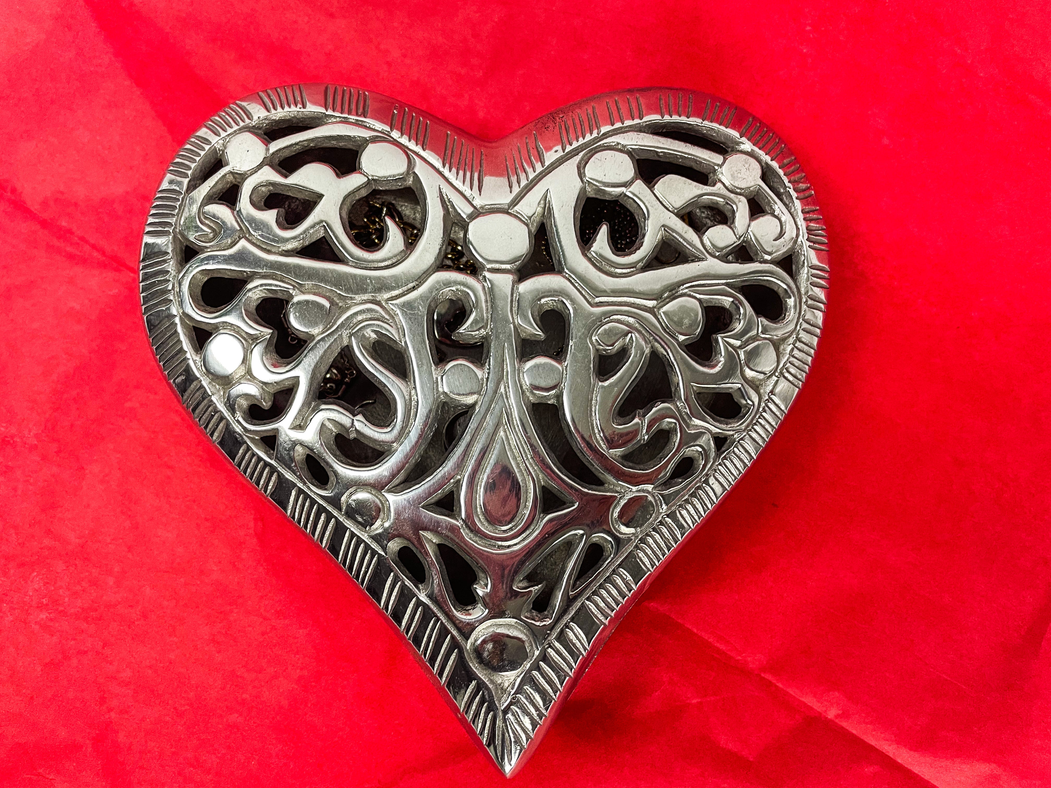 Pewter Heart Shaped Jewelry Box - Alhajero Corazon - Image 3
