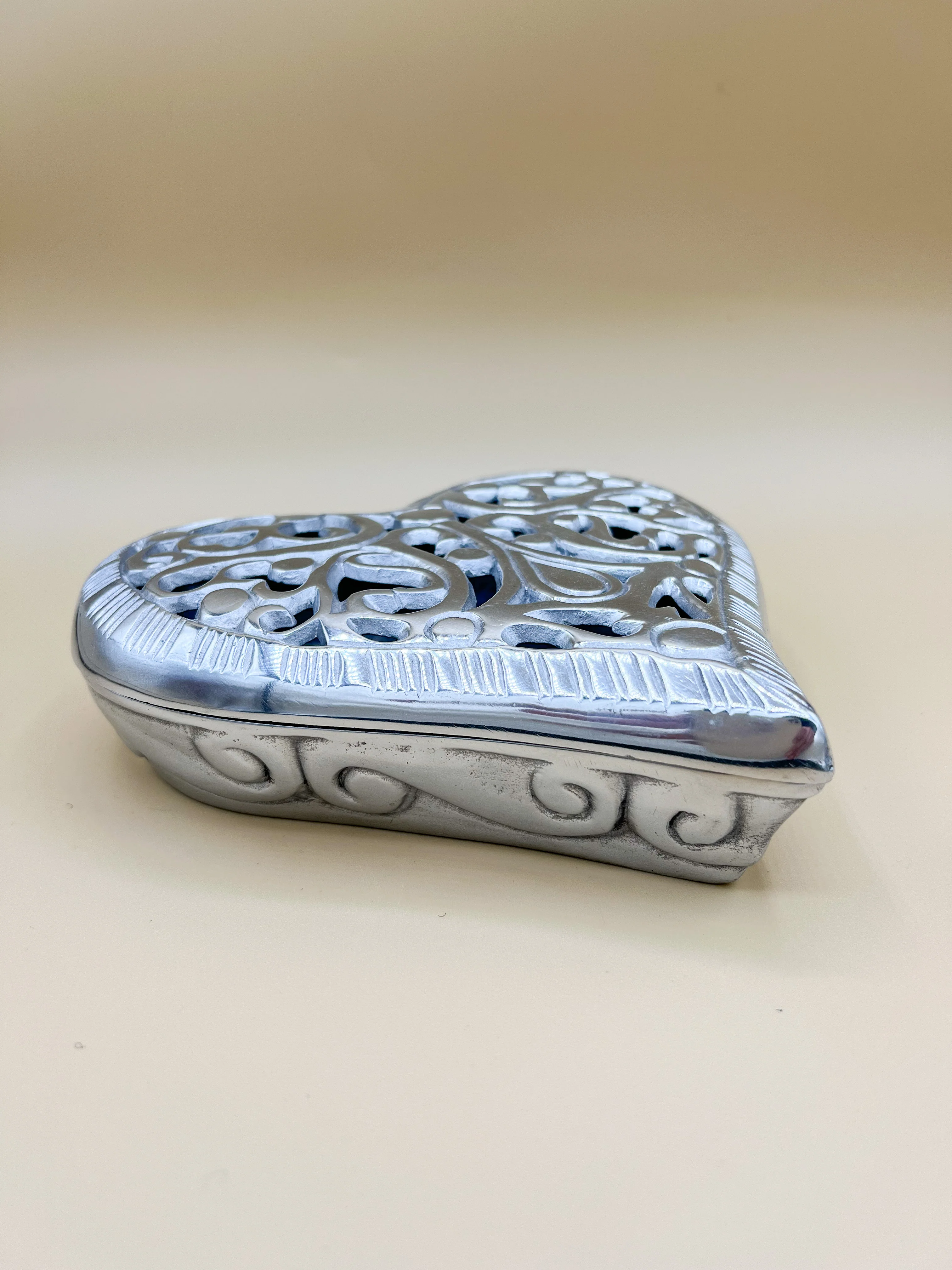 Pewter Heart Shaped Jewelry Box - Alhajero Corazon - Image 5