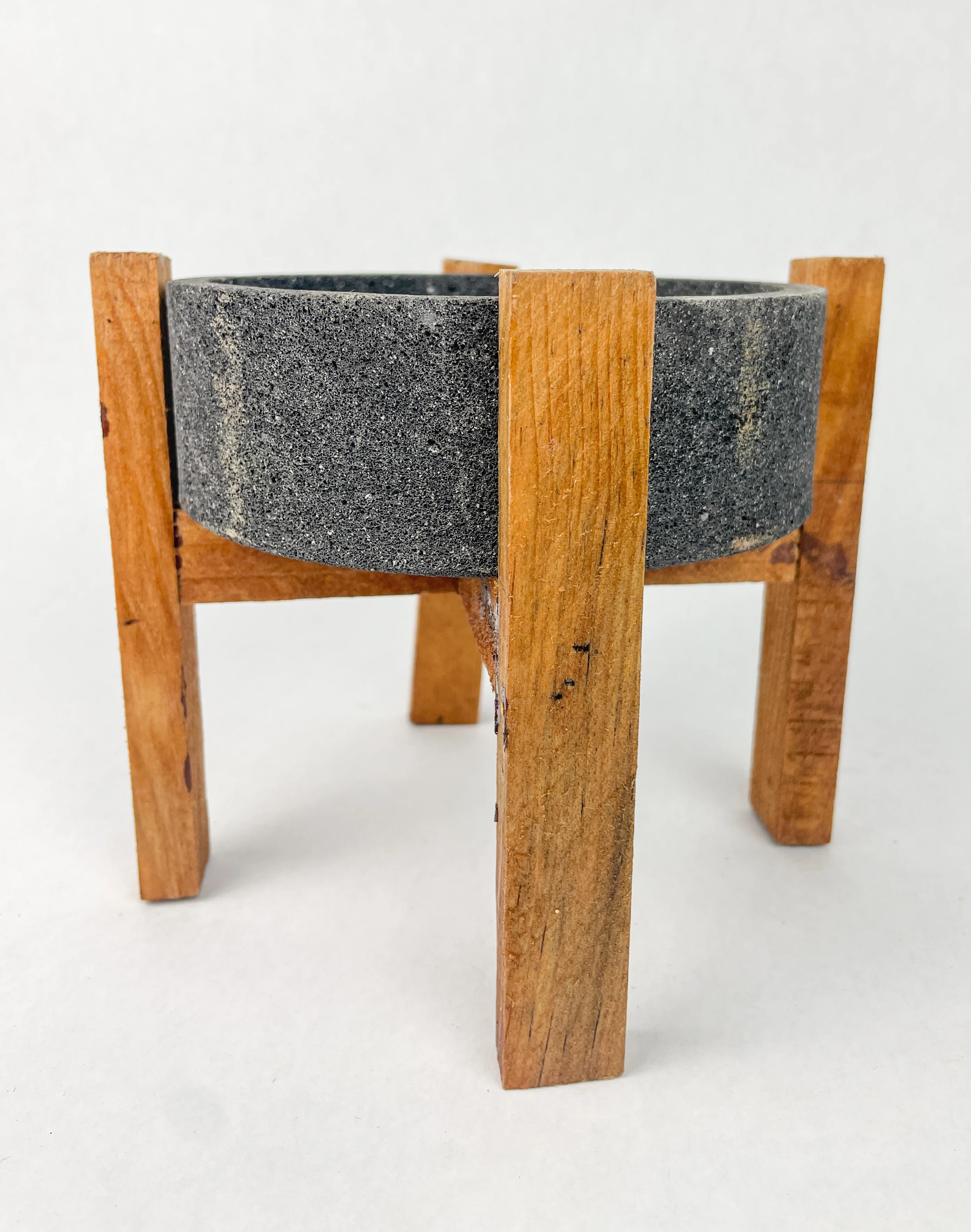 Volcanic Stone Herb Pot W Wooden Stand - Maceta Piedra