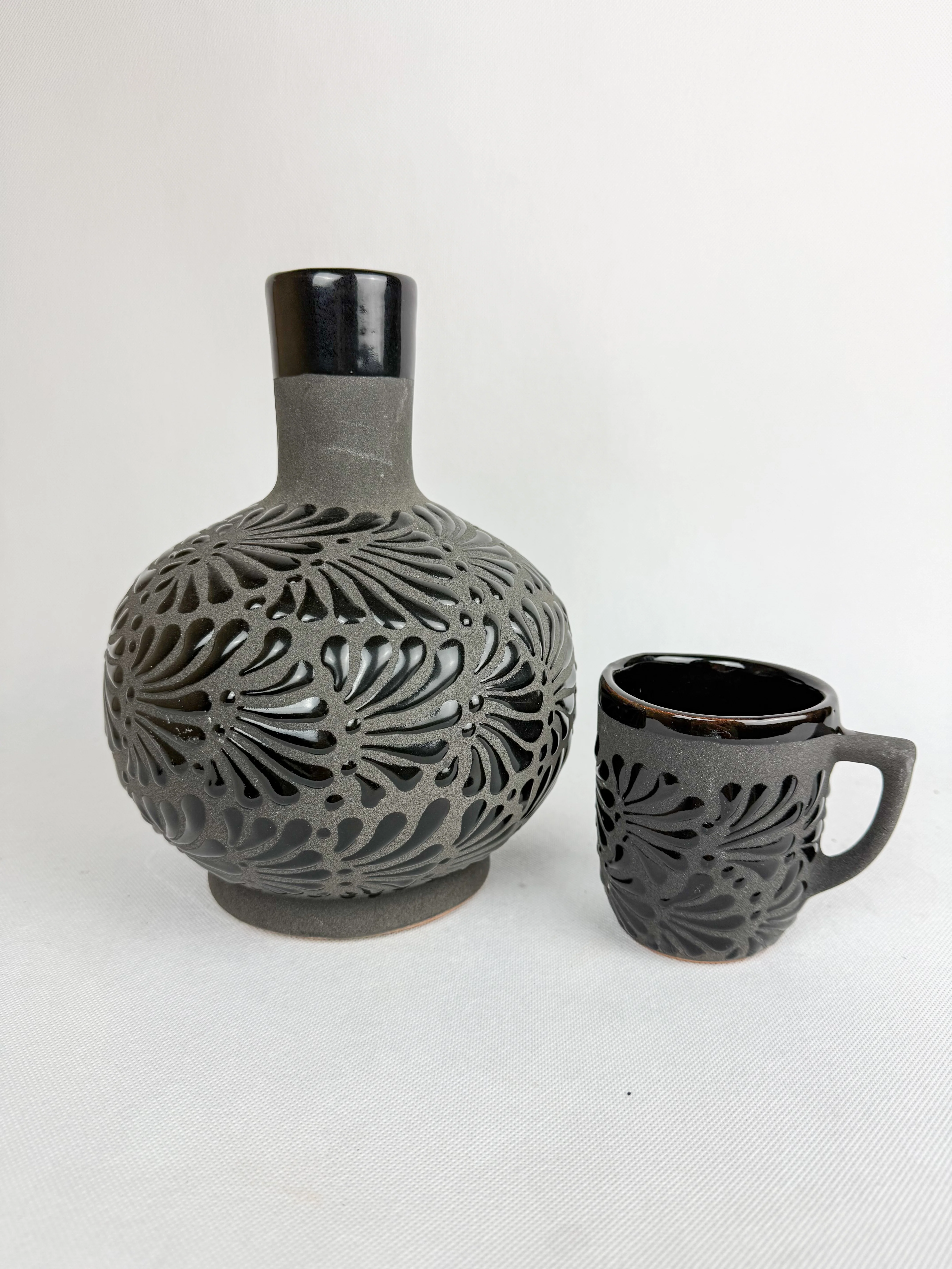 Mexican Black Talavera Style Water Bottle - Botellon Engobe Negro - Image 2