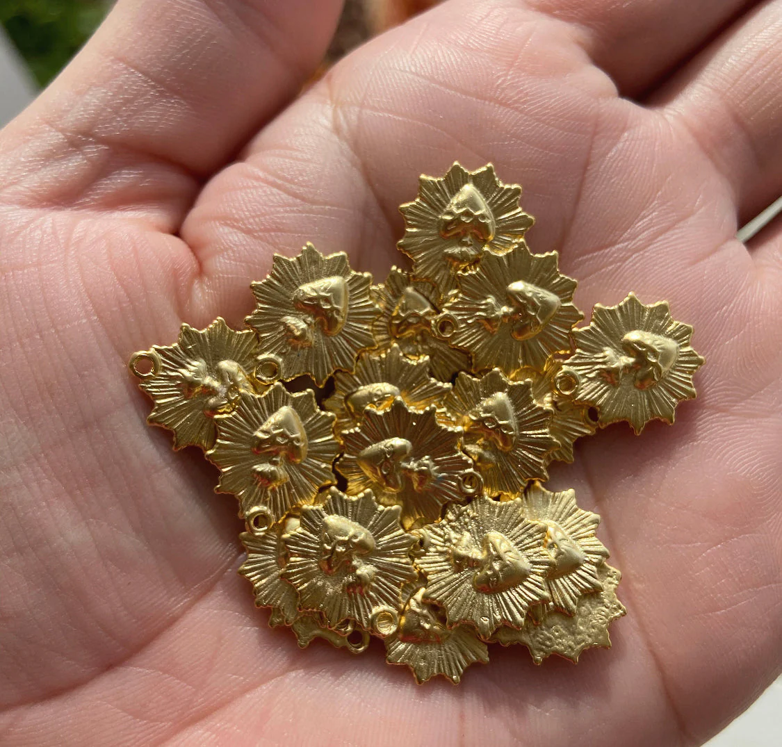 Gold Vermeil Most Sacred Heart Scalloped Necklace - Image 4