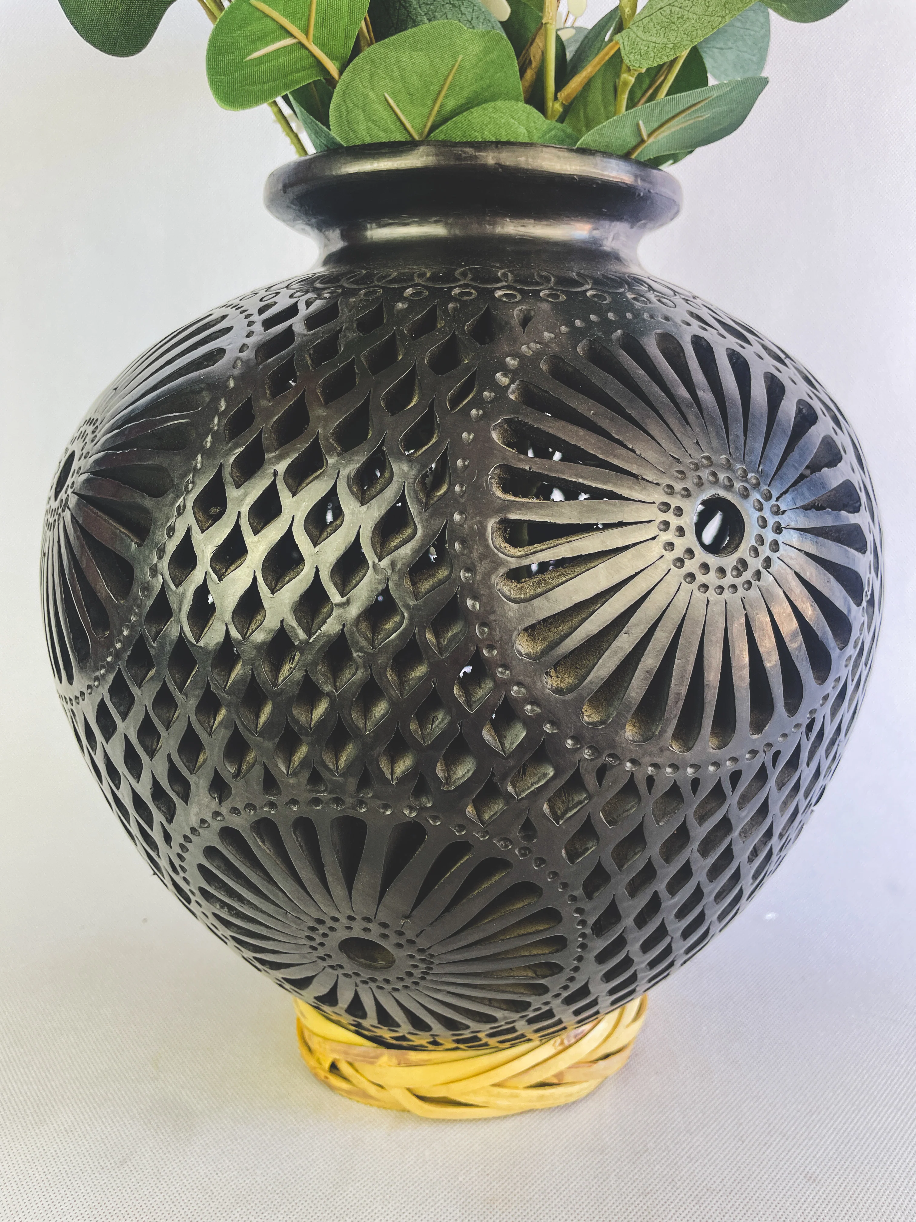 Oaxaca Black Clay Large Vase - Barro Negro Jarron - Image 2
